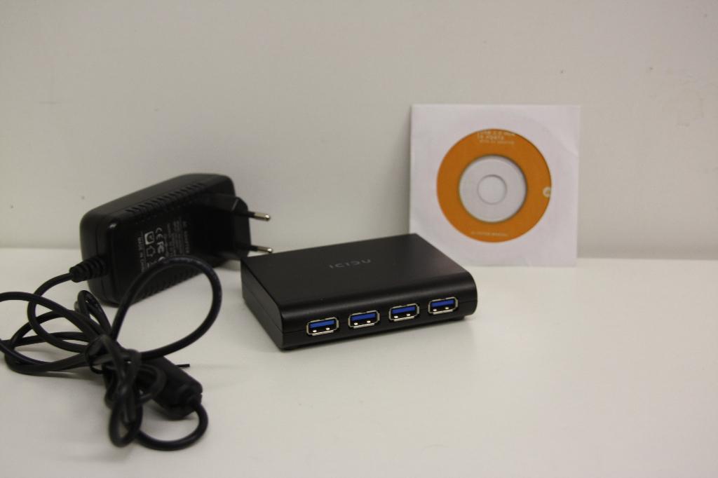 Icidu USB 3.0 Slim HUB 4 Ports met AC adapter. Nieuwstaat., Computers en Software, Dockingstations, Ophalen of Verzenden, Zo goed als nieuw