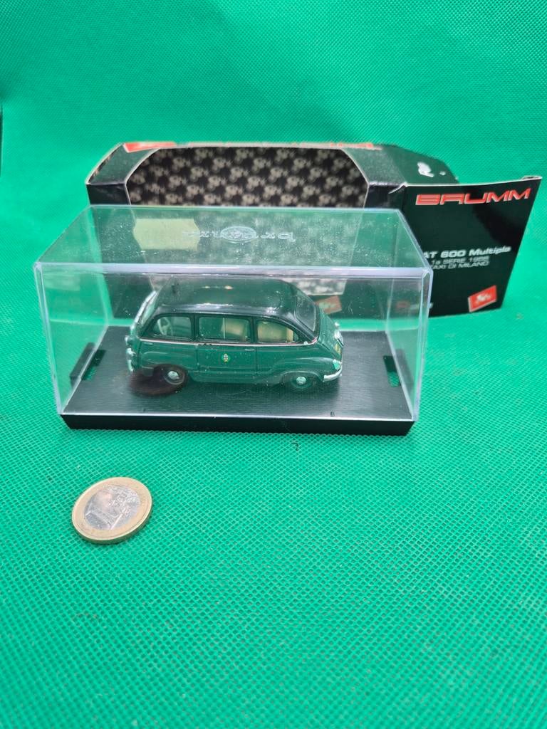 233 Fiat Multipla 1/43 taxi Di Milano 1/43 Brumm, Hobby en Vrije tijd, Modelauto's | 1:43, Ophalen of Verzenden, Zo goed als nieuw