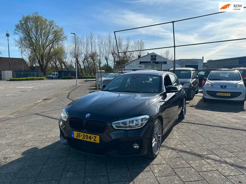 BMW 1-serie 120d xDrive M Sport!, Auto's, BMW, LED verlichting, Euro 6, Alcantara, Zwart