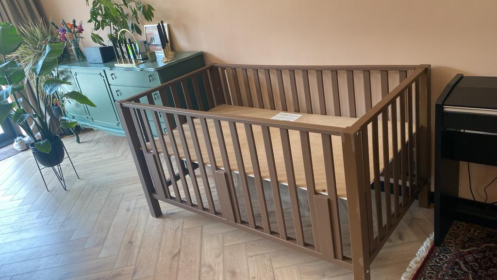 Bopita XL babybox bruin (incl kussen), Kinderen en Baby's, Boxen, Ophalen of Verzenden, Zo goed als nieuw, Rechthoekig, In hoogte verstelbaar