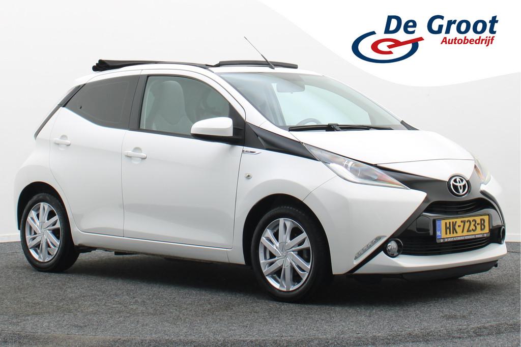 Toyota Aygo 1.0 VVT-i x-wave Cabrio Navigatie, Camera, Half, Auto's, Voorwielaandrijving, Gebruikt, 4 stoelen, Leder en Stof
