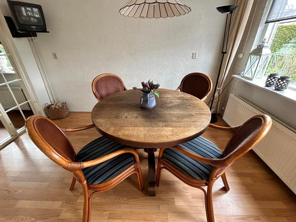 Eiken eettafel met 4 stoel (zgan)., Ophalen, Zo goed als nieuw, Minder dan 4 stoelen
