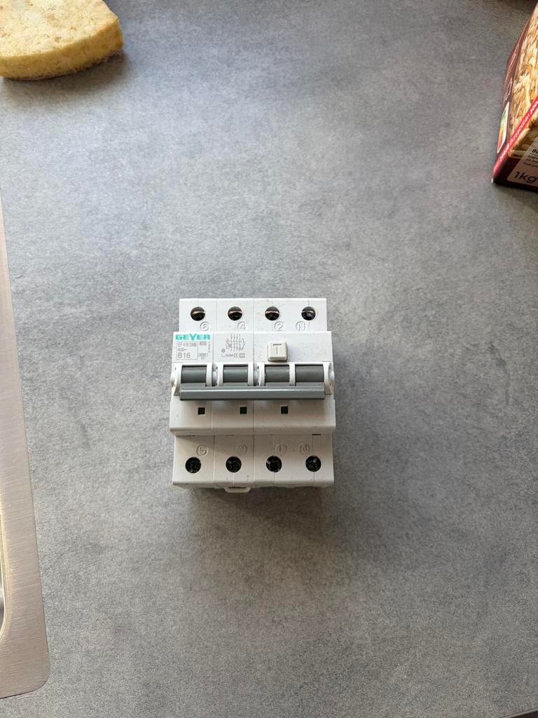 Geyer aardlekautomaat/ allamat 4 polig b16 30ma ongebruikt., Hobby en Vrije tijd, Elektronica-componenten, Ophalen of Verzenden