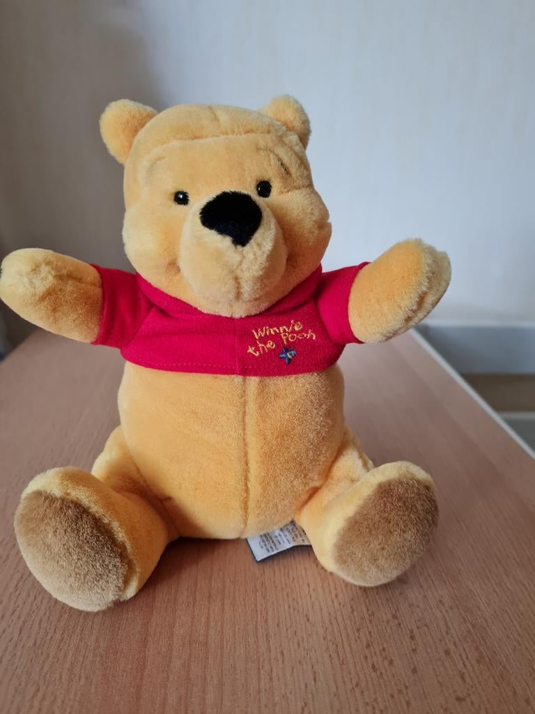 Winnie the Pooh,  zittend....21 cm, Ophalen, Zo goed als nieuw, Stoffen beer, Overige merken