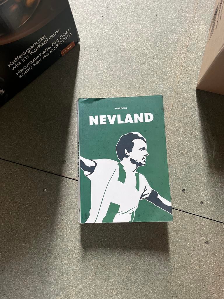 Boek Nevland door Ferdi Deiles, Ophalen of Verzenden, Gelezen, Balsport