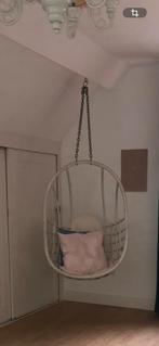 HK living hangstoel als nieuw, Huis en Inrichting, Stoelen, Ophalen, Wit, Riet of Rotan, Zo goed als nieuw