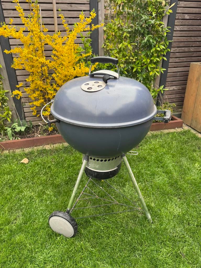 Te koop Weber Master touch 57cm, Ophalen, Gebruikt, Met accessoires
