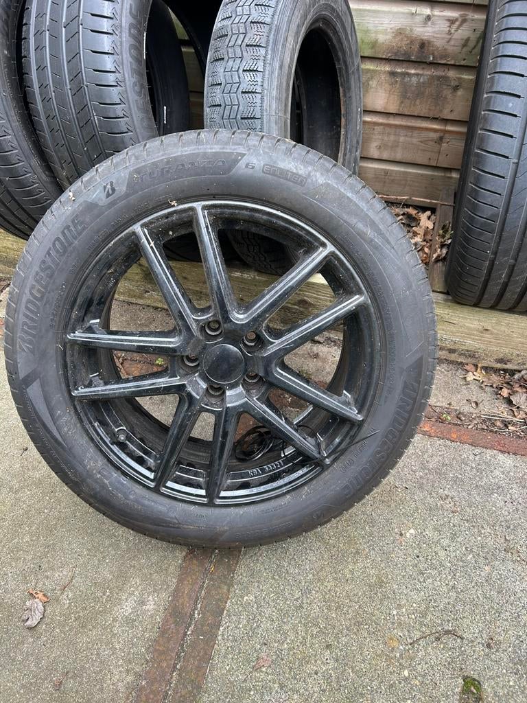 Velgen jeep Renegade 2019 18 inch met bijna nieuwe banden, Auto-onderdelen, Banden en Velgen, Ophalen, 18 inch, Band(en), Zomerbanden