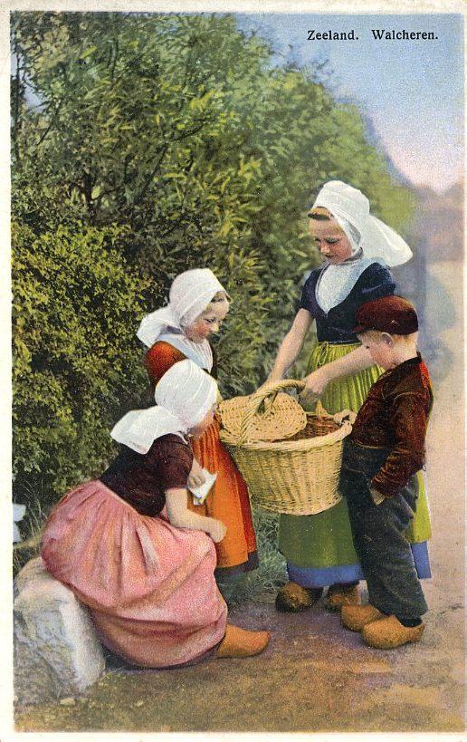 WALCHEREN – Kinderen in Zeeuwse klederdracht 1937 (VK373), Verzenden, 1920 tot 1940, Ongelopen, Zeeland