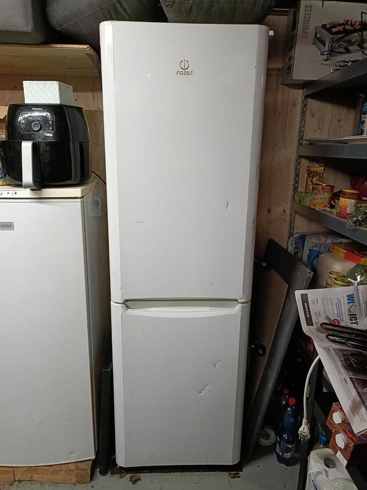 Indesit Koel-Vriescombinatie - Wit, Witgoed en Apparatuur, Koelkasten en IJskasten, Gebruikt, Met aparte vriezer, 150 tot 200 liter