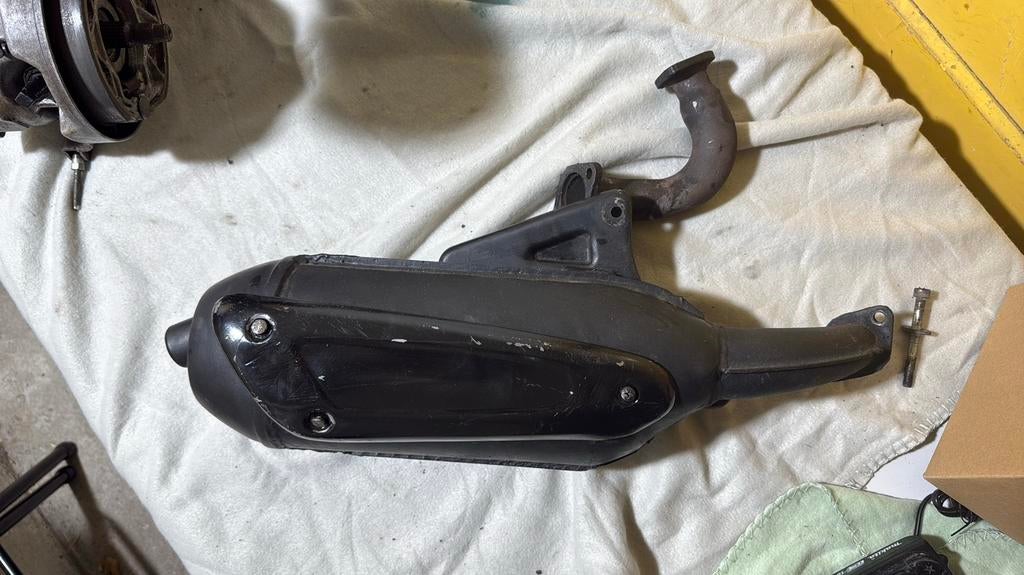 125cc 180cc uitlaat zonder bocht, Fietsen en Brommers, Brommeronderdelen | Scooters, Ophalen of Verzenden, Zo goed als nieuw, Uitlaat