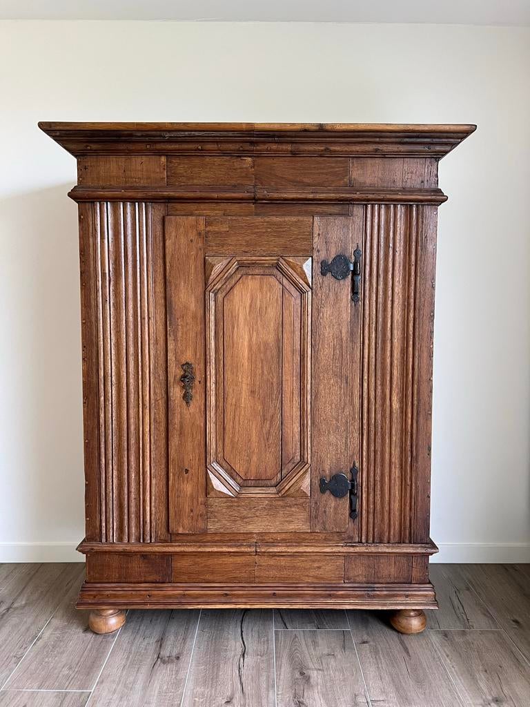 Antieke eiken kast 18e eeuw, Ophalen