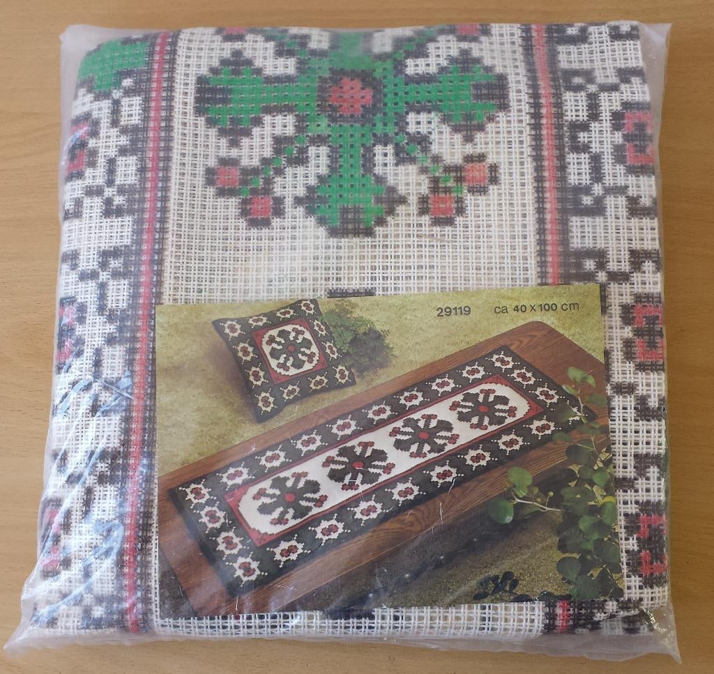 Retro Tafelloper Pakket - Zareska? - jaren 70/80, Nieuw, Ophalen of Verzenden, Nvt, Handborduren