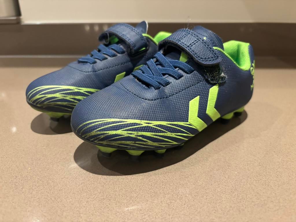 Hummel voetbalschoenen kids maat 29, Sport en Fitness, Voetbal, Ophalen of Verzenden, Zo goed als nieuw, Schoenen