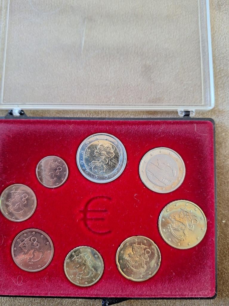 Finland, € Munten serie. In cassette. Van €2 - 1 eurocent, Ophalen of Verzenden, Finland, 2 euro, Setje