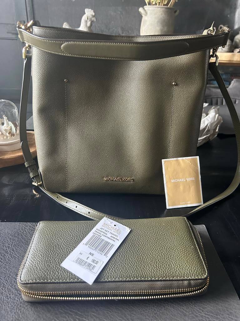 Michael Kors tas en portemonnee set, Sieraden, Tassen en Uiterlijk, Tassen | Damestassen, Ophalen of Verzenden, Zo goed als nieuw