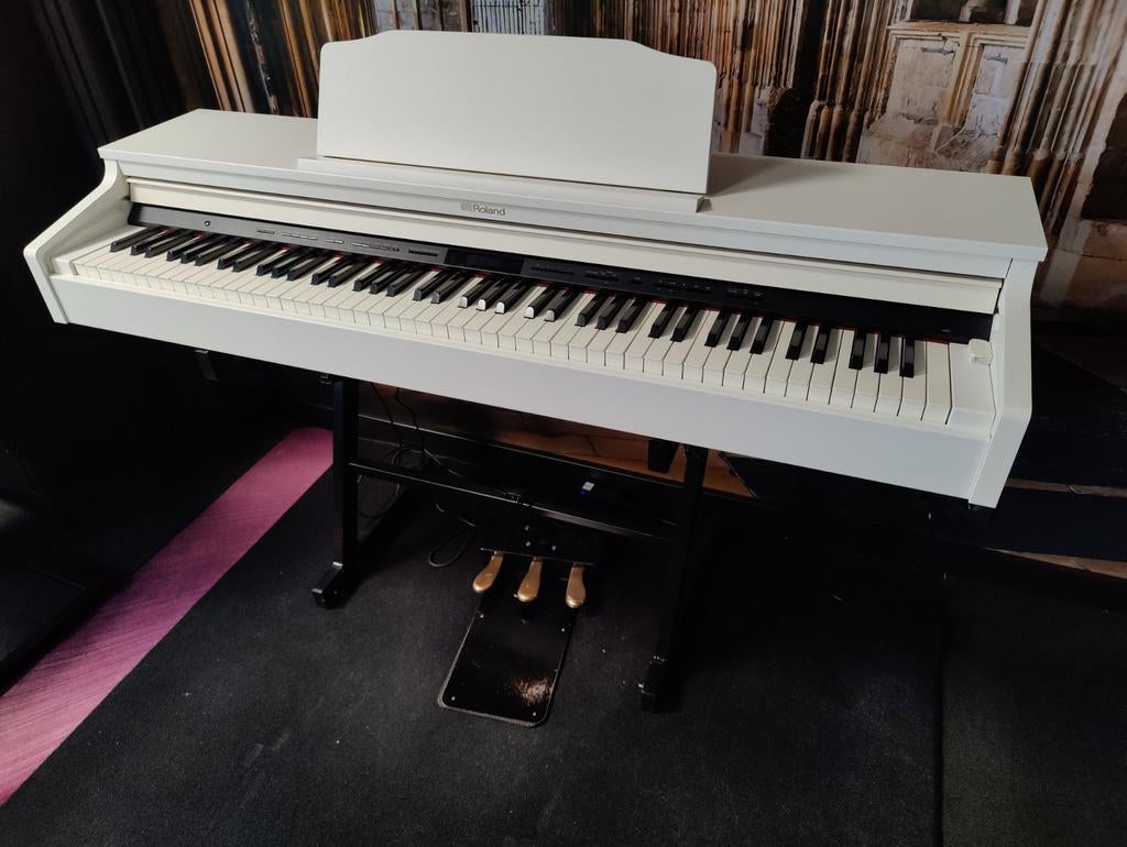 Digitale piano Roland HP601 in zeer goede staat, Muziek en Instrumenten, Ophalen, Zo goed als nieuw, Zwart