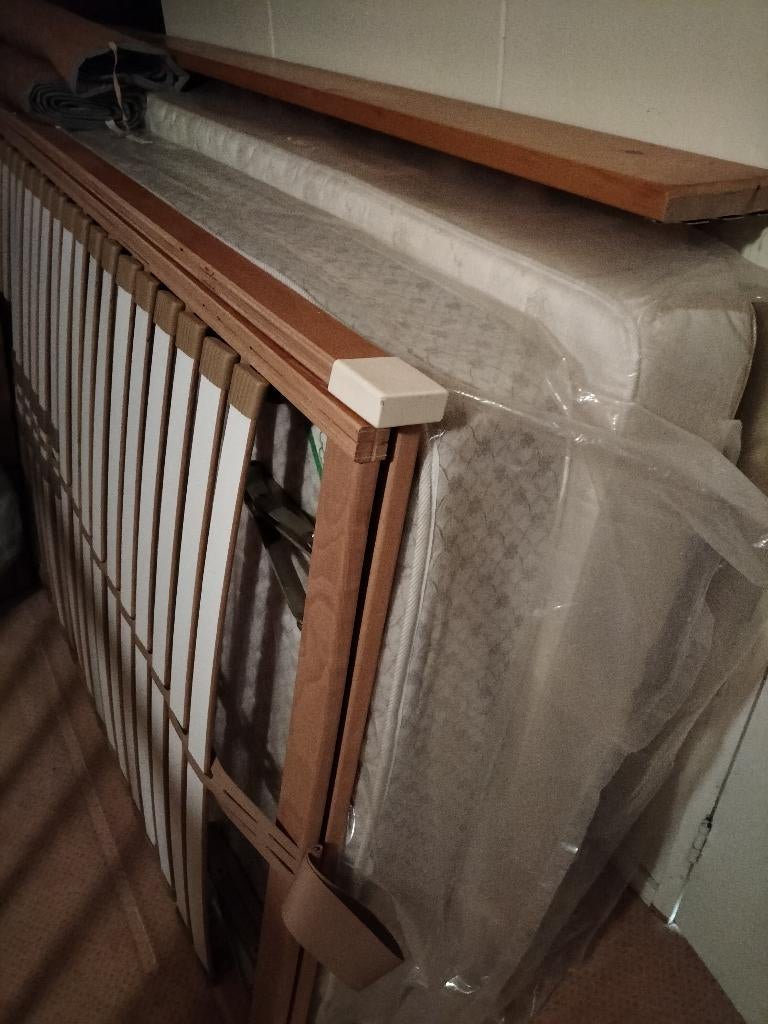 Bed met verstelbare lattenbodem, nachtkastje en matras, Ophalen, Gebruikt, 90 cm, Eenpersoons
