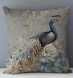 Nieuw, pauw kussenhoes, 45 cm - 45 cm. Kleur is blauw - grij, Ophalen of Verzenden, Nieuw, Overige kleuren, Vierkant