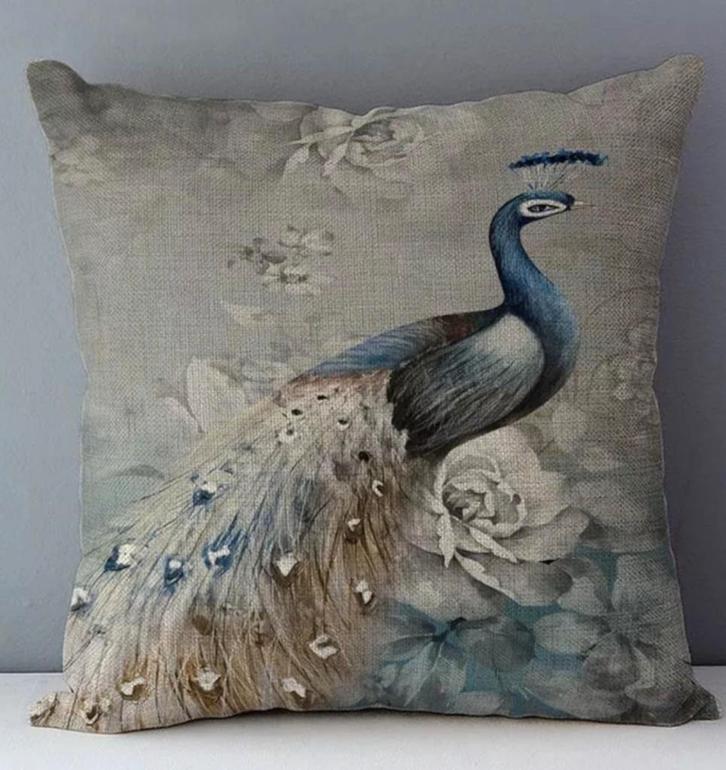 Nieuw, pauw kussenhoes, 45 cm - 45 cm. Kleur is blauw - grij, Huis en Inrichting, Woonaccessoires | Kussens, Nieuw, Overige kleuren