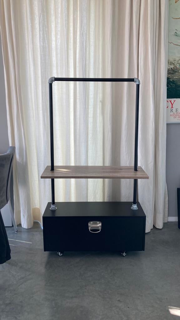 Kledingrek met kastje, Ophalen, Met wielen, Zo goed als nieuw