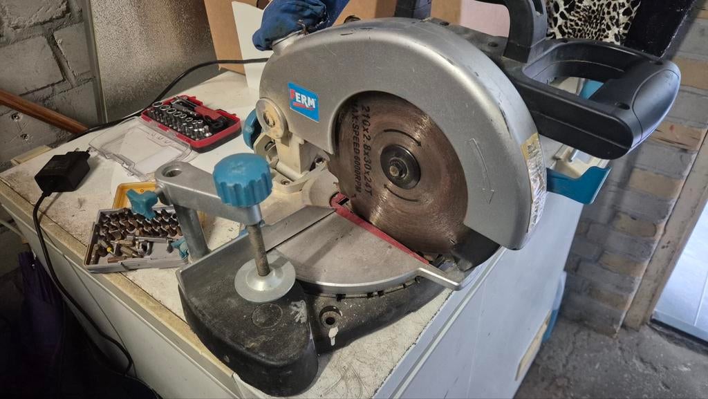 FERM Afkortzaag FKZ-210 - 1400W, Gebruikt, FERM, Ophalen of Verzenden, Afkortzaag
