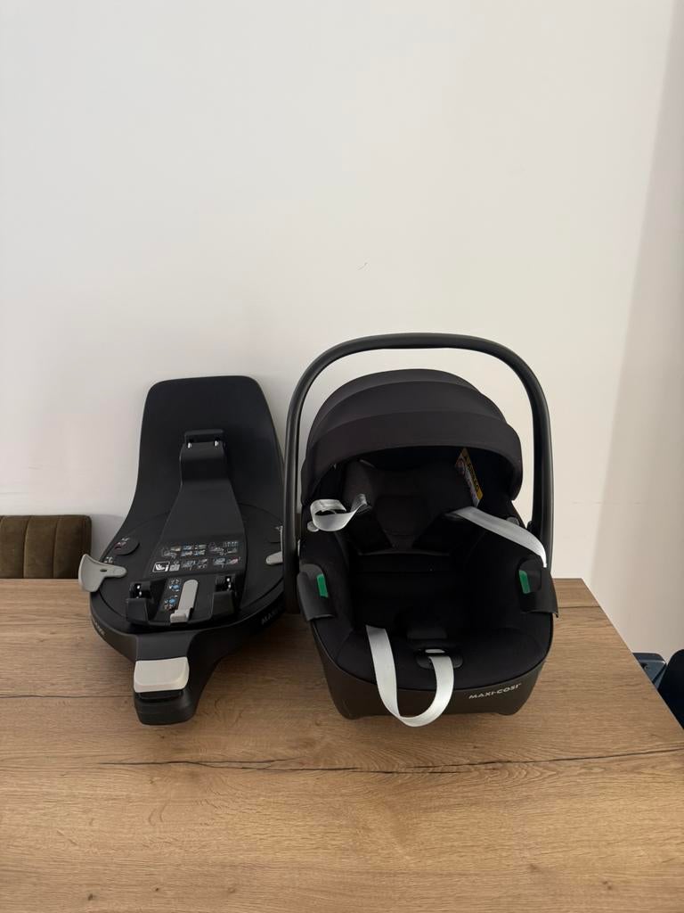 Maxi cosi pebble en familyfix, Kinderen en Baby's, Autostoeltjes, Ophalen of Verzenden, Zo goed als nieuw, Isofix, 0 t/m 13 kg
