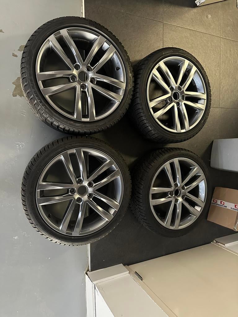 Volkswagen golf 18 inch salvador origineel velgen 225 40 18, Auto-onderdelen, 18 inch, Velg(en), Ophalen of Verzenden, Zomerbanden