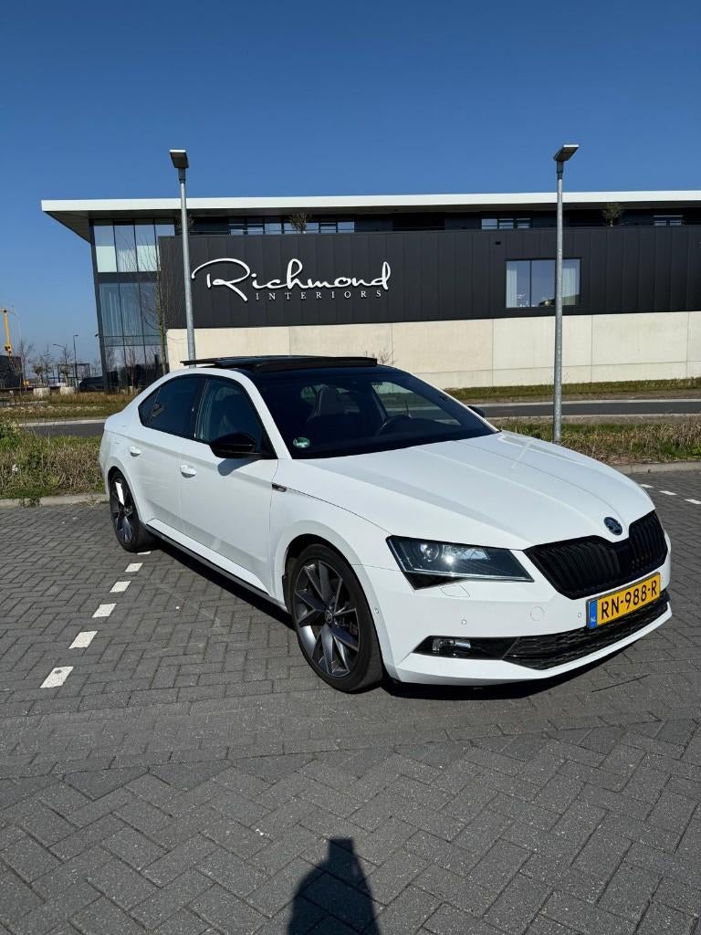 Skoda Superb Sportline Business 1.4 TSI 110KW 2018 Wit, Auto's, Voorwielaandrijving, 4 cilinders, Wit, Origineel Nederlands
