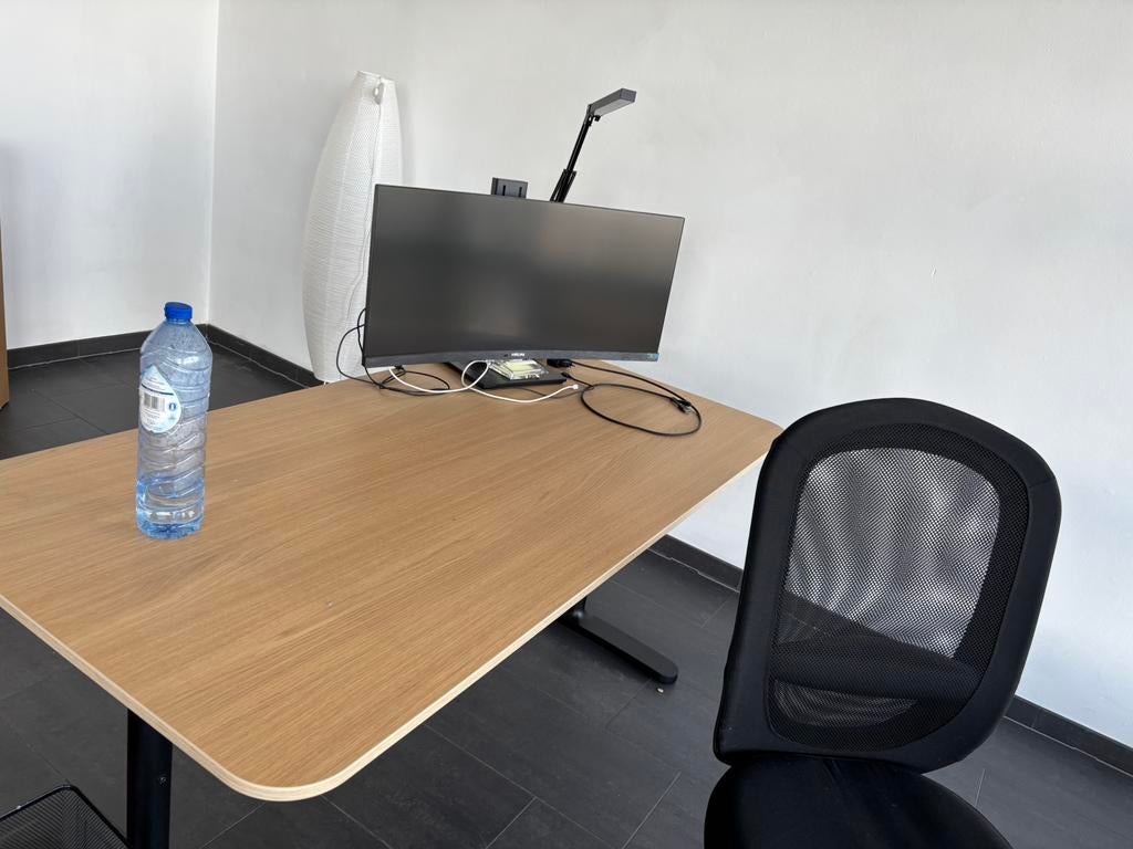 IKEA bureau in zeer goede staat, Ophalen, Zo goed als nieuw