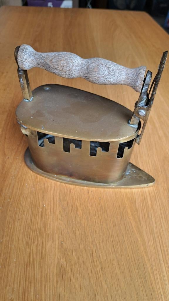 Antiek koper koperen strijkbout kolen kooltjes strijkijzer, Antiek en Kunst, Antiek | Koper en Brons, Ophalen