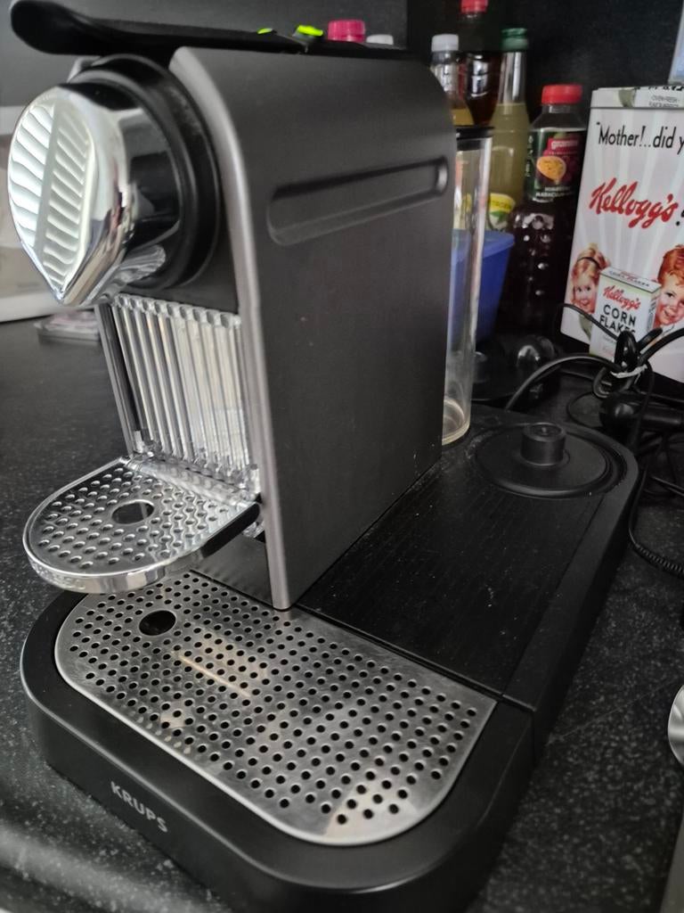 Krups Nespresso koffiezetapparaat zonder melkopschuimer, Gebruikt, Koffiemachine, Ophalen of Verzenden, 1 kopje