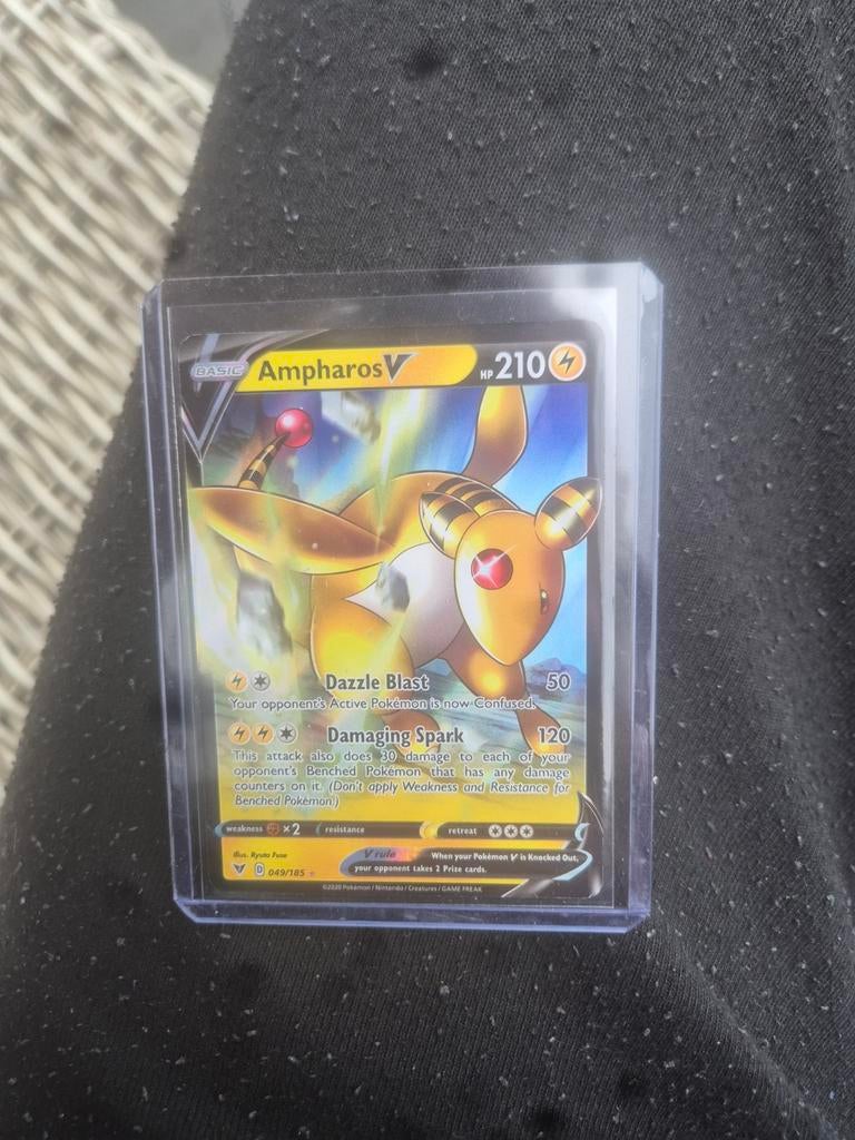 Ampharos V 49 vivid voltage, Ophalen of Verzenden, Zo goed als nieuw