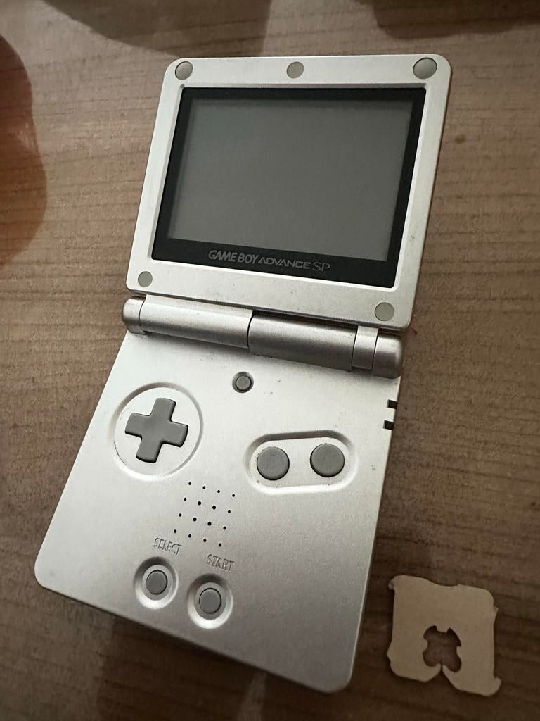 Game Boy Advance SP - Zilverkleurig (AGS-001), Ophalen, Gebruikt, Overige genres, 1 speler