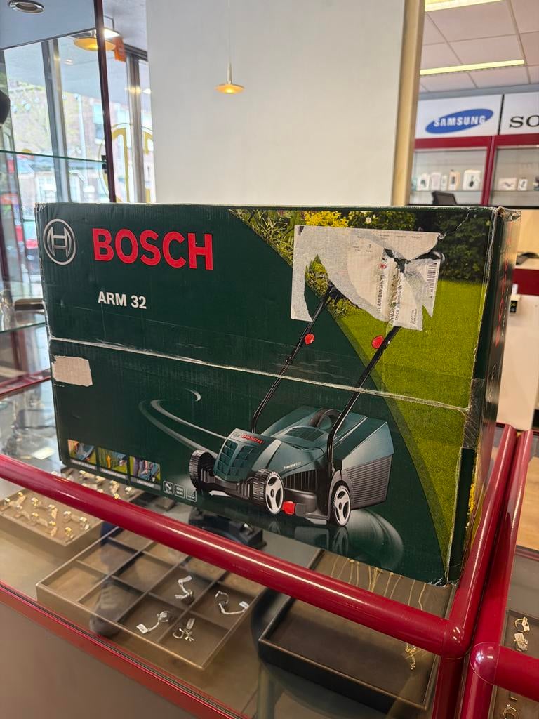 Bosch ARM 32 elektrische grasmaaier - Zo goed als nieuw, Bosch, Cirkelmaaier, Elektrische grasmaaier, Ophalen of Verzenden