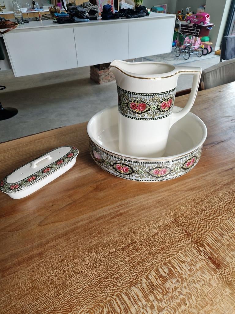 Waskom, kan en zeepbakje met bloemmotief, Antiek en Kunst, Ophalen