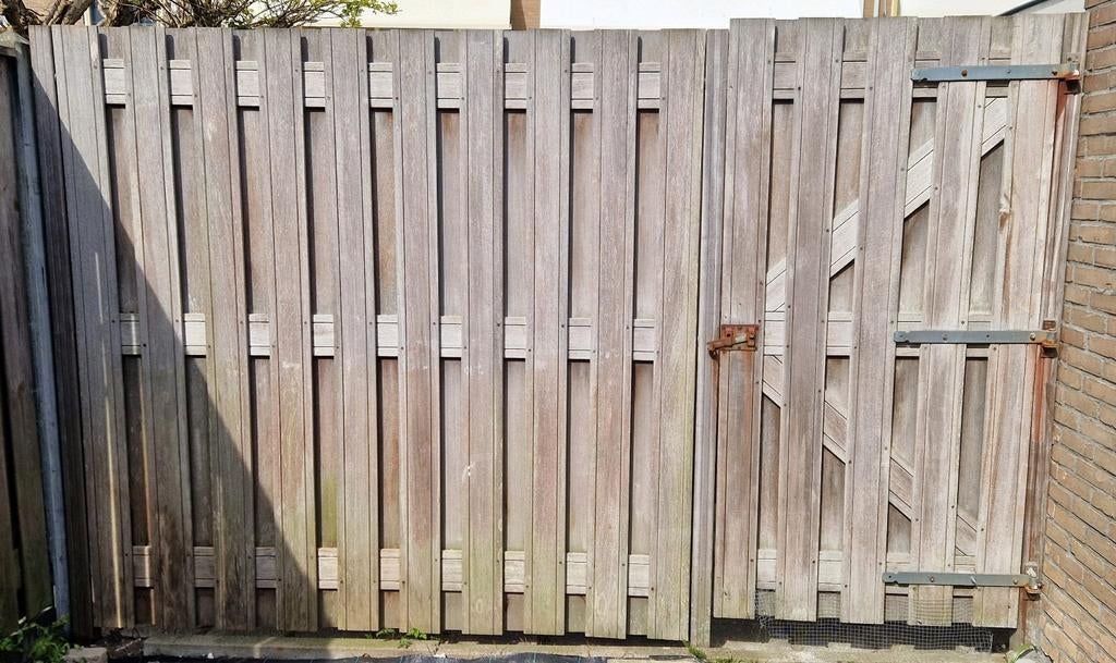 Schuttingdeel met poort en palen - Hout, Gebruikt, Ophalen of Verzenden, 2 meter of meer, 3 tot 6 meter