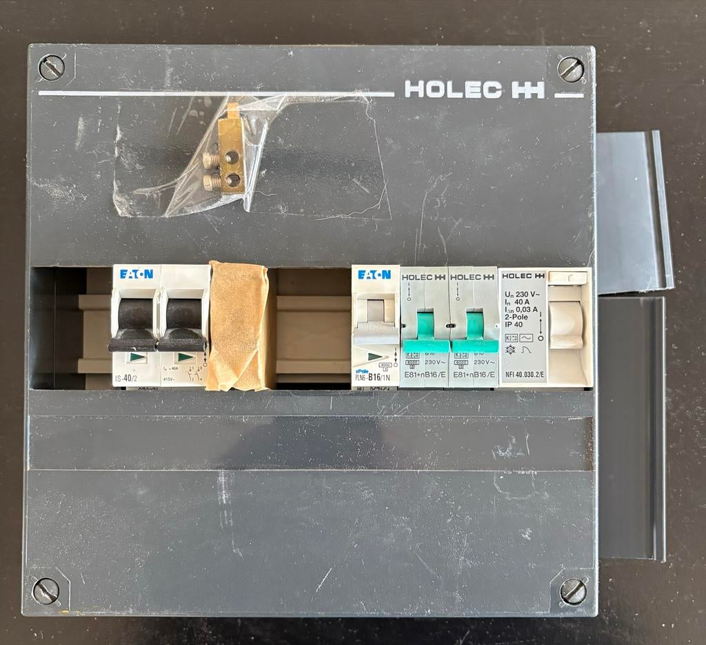 Holec met hoofdschakelaar, aardlek en 3x 16A automaten, Ophalen of Verzenden, Gebruikt, Overige typen