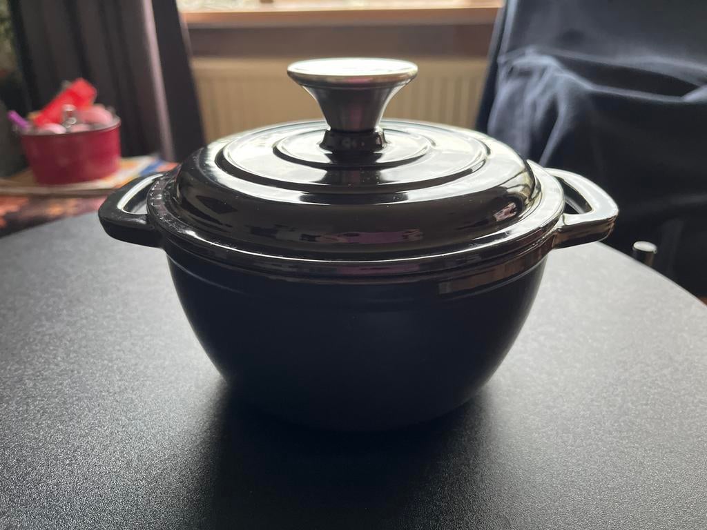 Nieuw klein 1-persoons gietijzeren pannetje, Huis en Inrichting, Keuken | Potten en Pannen, Nieuw, Kookpan of Snelkookpan, Gietijzer