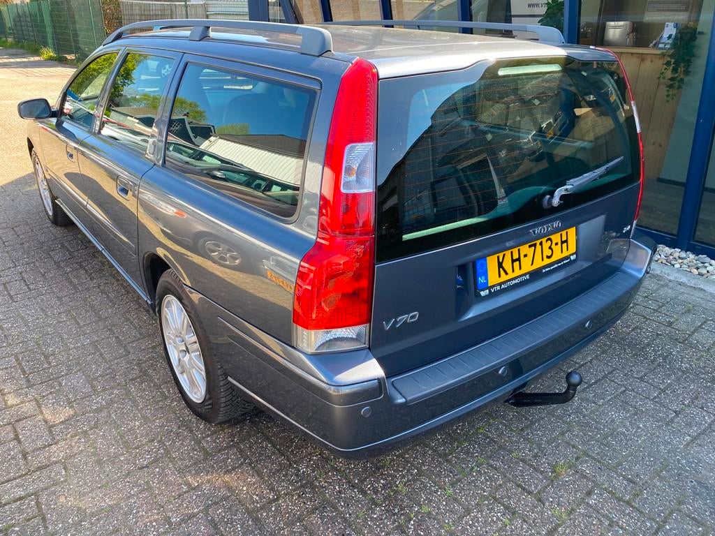 Volvo V70 2.4 Momentum 170PK APK 04-2027, Auto's, Voorwielaandrijving, Zwart, Leder en Stof, 1470 kg