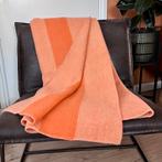 Vintage wollen deken in koraaloranje met streep, Ophalen of Verzenden, Zo goed als nieuw