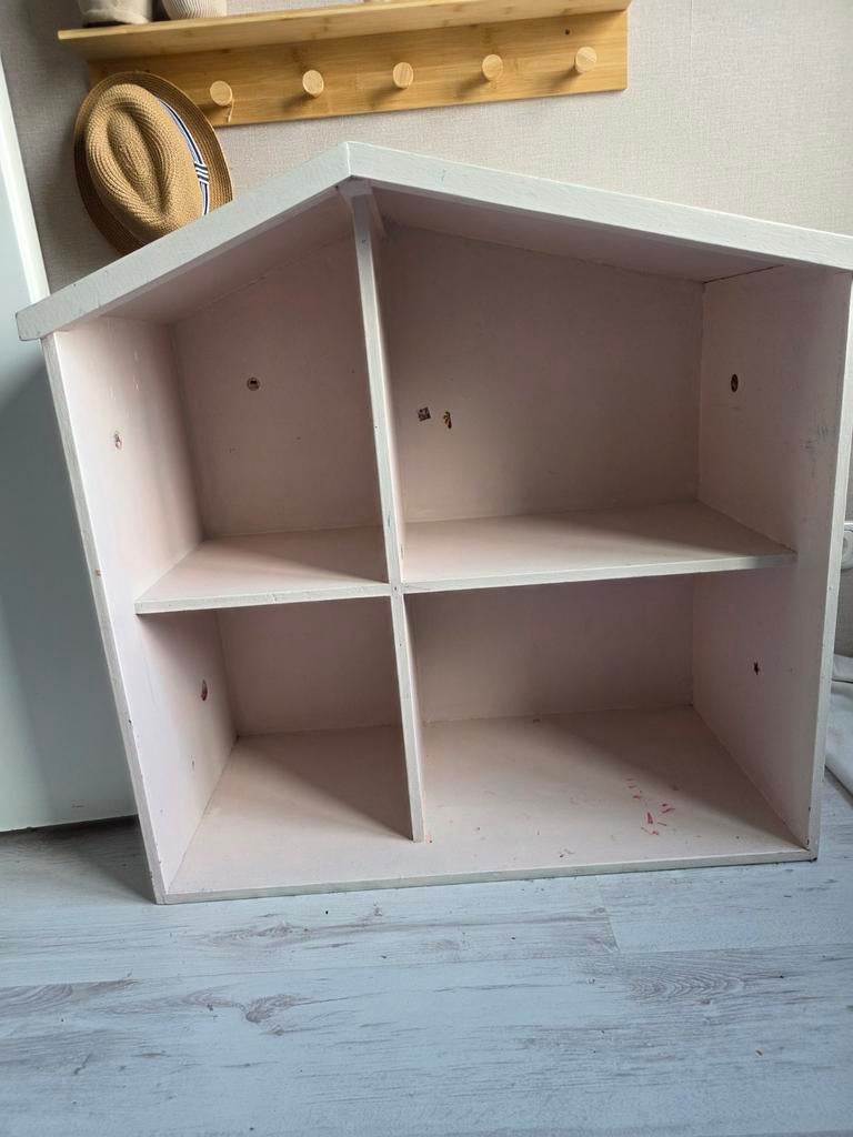 Mooi stevig kastje of groot poppenhuis., Ophalen, Met plank(en), Gebruikt, Minder dan 150 cm