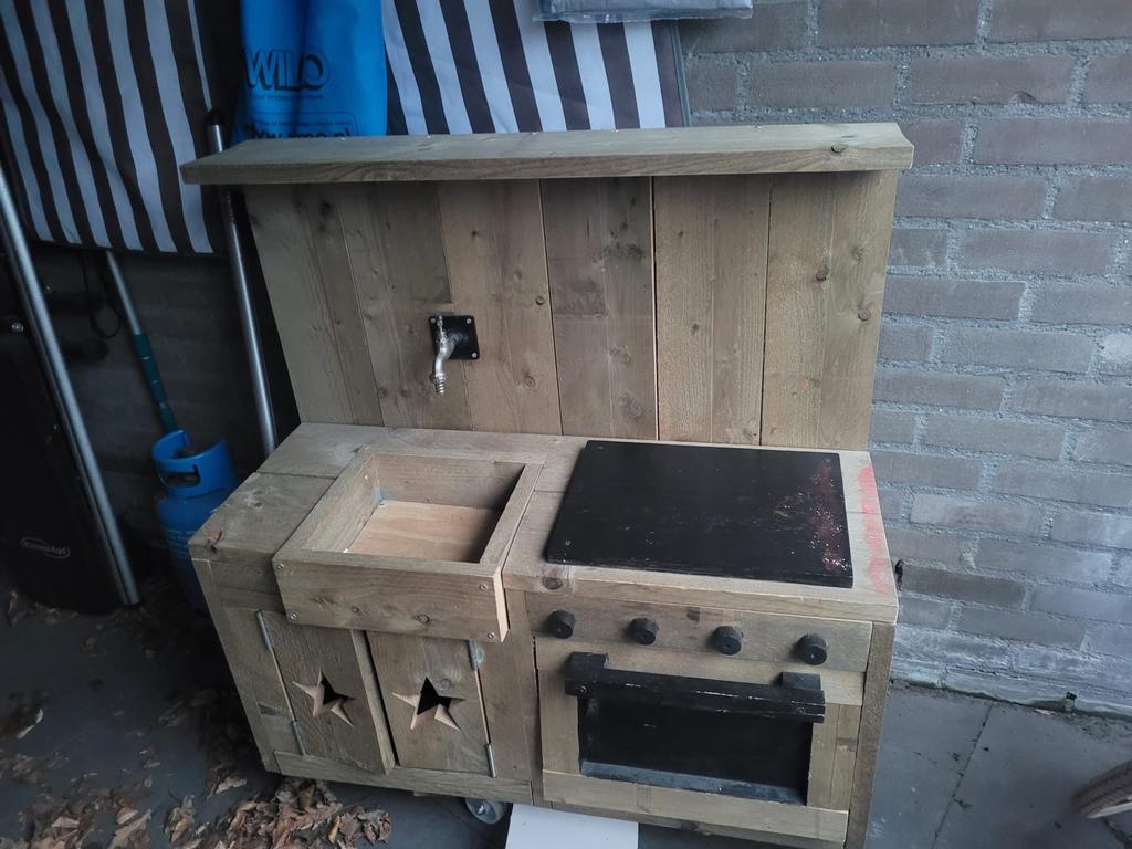Steigerhouten speelkeuken met kraan en kookplaat, Ophalen, Gebruikt, Hout, Speelkeuken