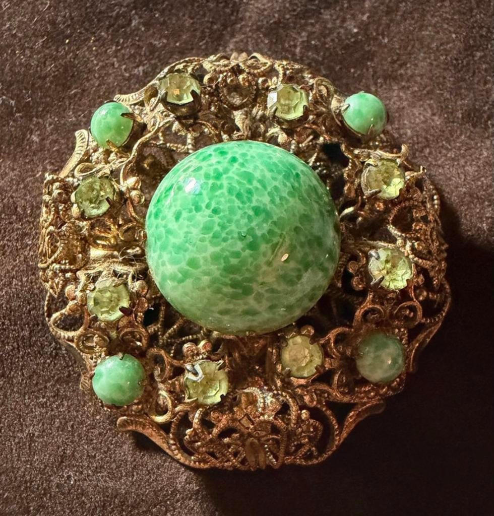 Beautiful vintage Czech filigree brooch., Ophalen of Verzenden, Zo goed als nieuw, Groen, Overige materialen