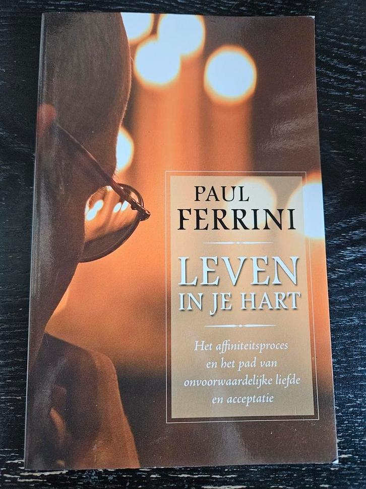 Leven in je hart - Paul Ferrini, Boeken, Esoterie en Spiritualiteit, Zo goed als nieuw, Achtergrond en Informatie, Spiritualiteit algemeen