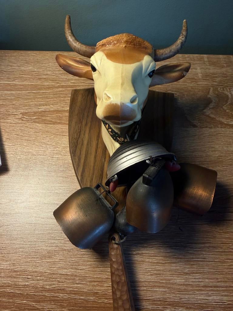 Decoratieve koeienkop wandmasker met bellen, Ophalen of Verzenden, Gebruikt