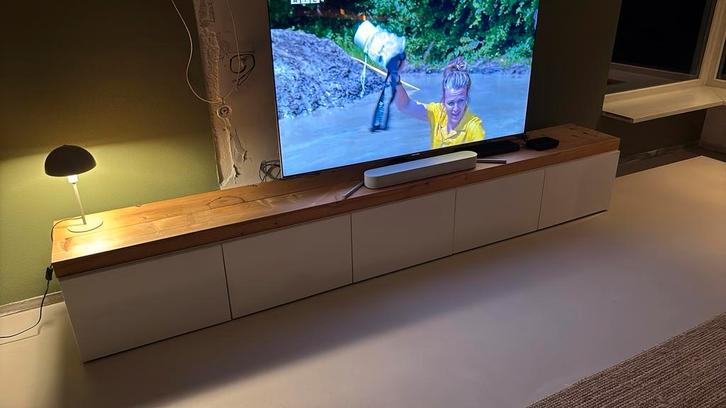 IKEA Besta kasten met strakke houten balken erop., Huis en Inrichting, Kasten | Televisiemeubels, Zo goed als nieuw, Minder dan 100 cm