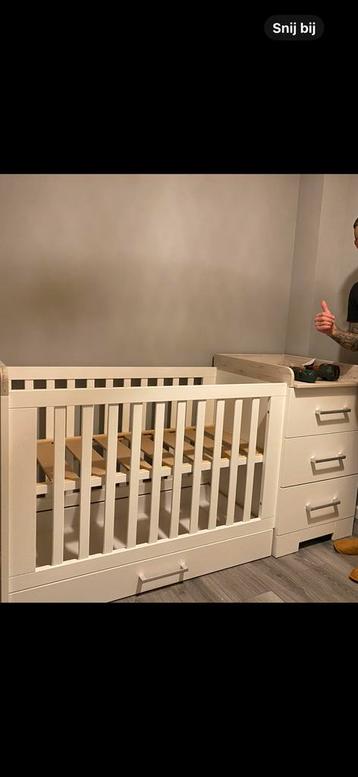 Ledikant en commode in 1 beschikbaar voor biedingen