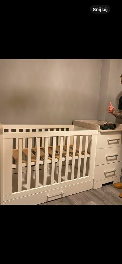 Ledikant en commode in 1, Kinderen en Baby's, Kinderkamer | Complete kinderkamers, Zo goed als nieuw, Jongetje of Meisje, Ophalen