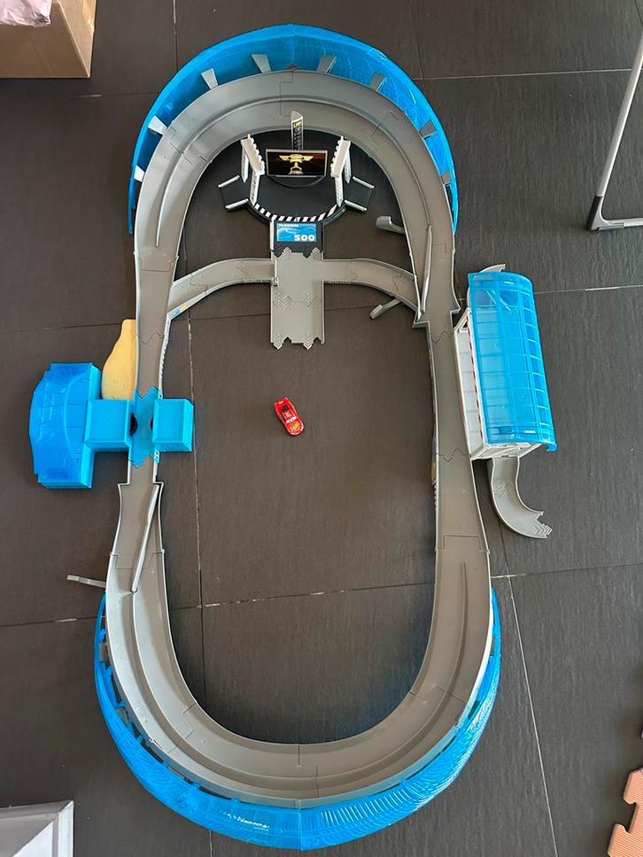 Disney Pixar Cars 3 Florida Speedway Racebaan, Kinderen en Baby's, Speelgoed | Racebanen, Zo goed als nieuw, Racebaan, Elektrisch